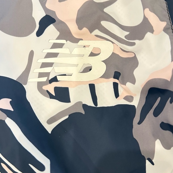 New Balance lightweight jacket. EUC - Picture 2 of 4